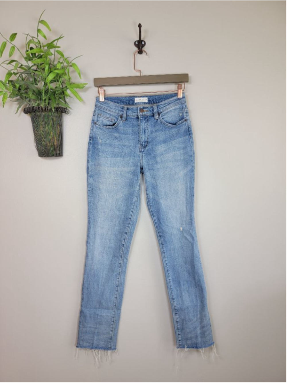 Oliver Logan 24 Crosby Relaxed Taper Leg Medium Blue Wash Frayed Distress Hem